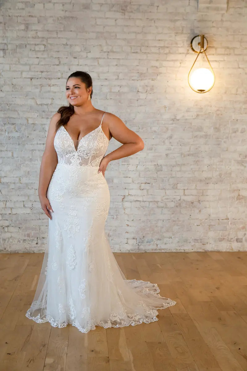7540 - Sexy Plus Size Lace Fit-and-flare Wedding Dress with Plunging Neckline