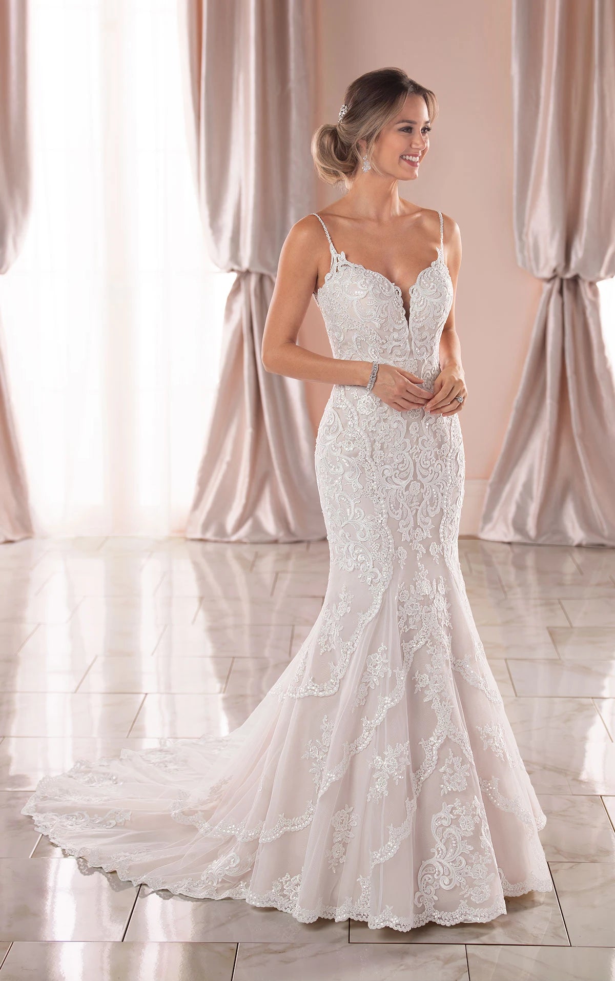 GRAPHIC LACE MERMAID WEDDING DRESS WITH OPEN BACK