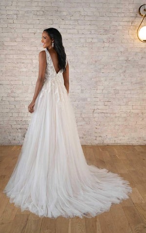 7661 - Romantic Princess A-Line Wedding Dress in Beaded Floral Lace and Tulle