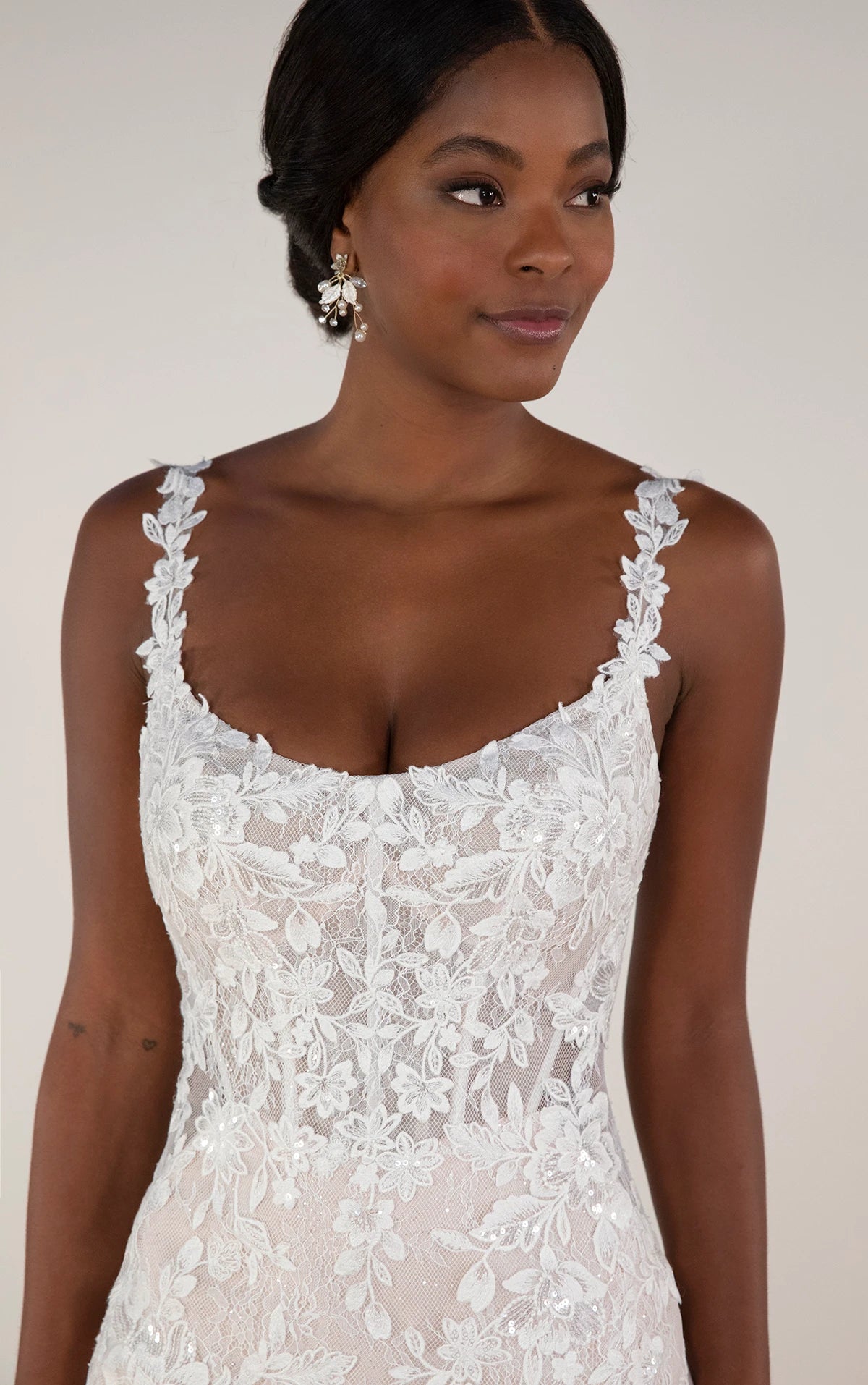 7941 - Scoop Neck Tulle Wedding Dress with Spaghetti Straps