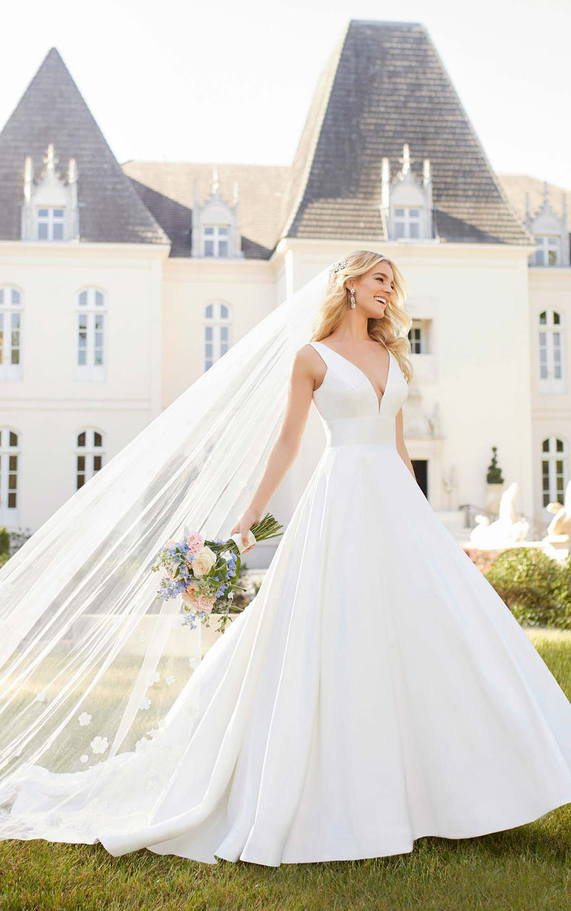6758 - Royal-Inspired Simple Wedding Dress