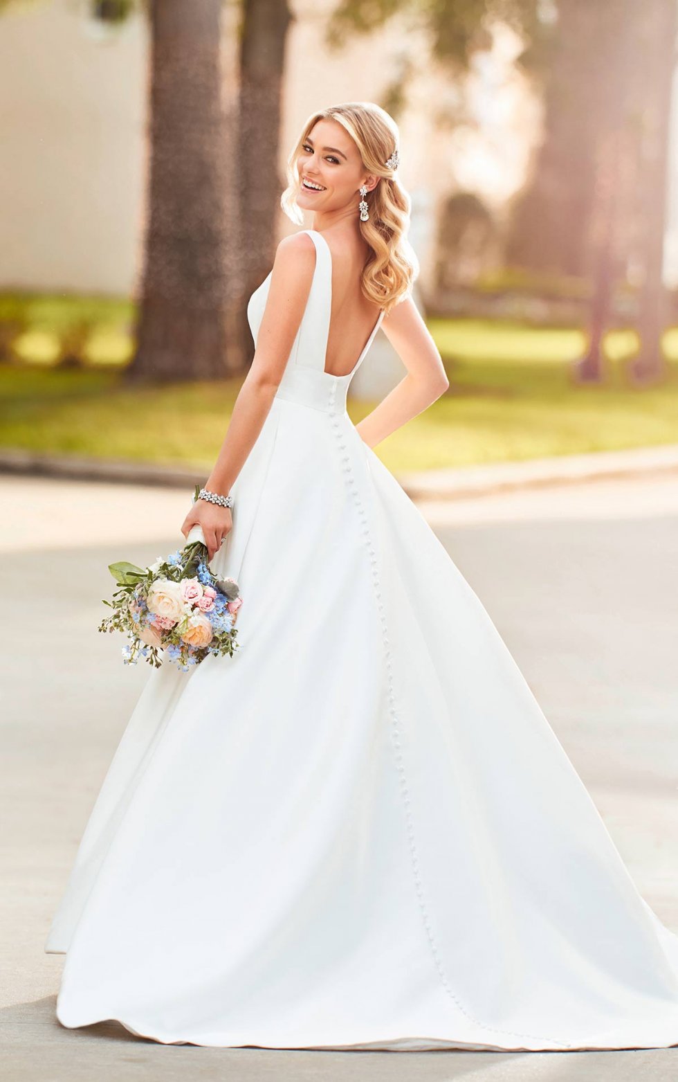 6758 - Royal-Inspired Simple Wedding Dress
