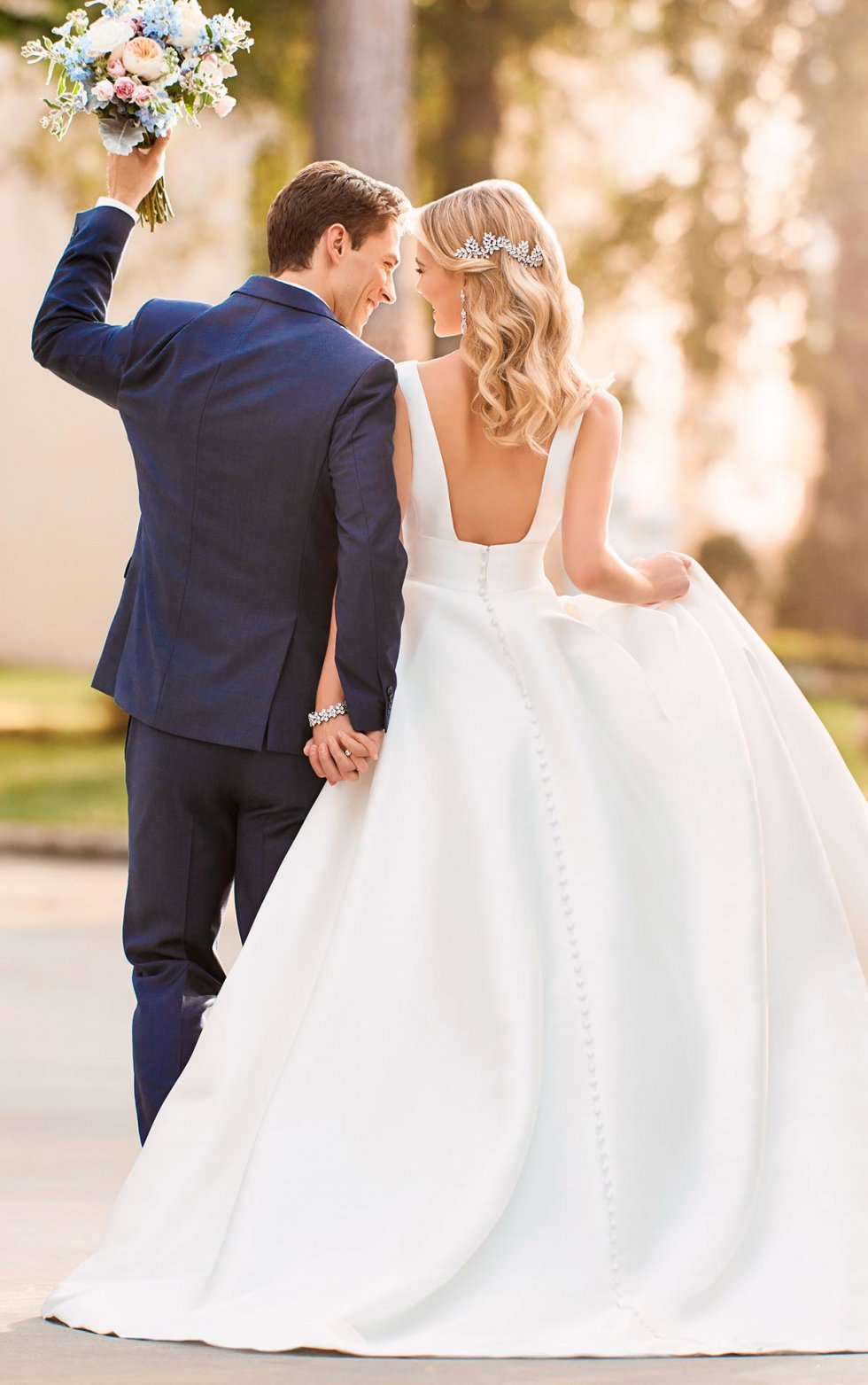 6758 - Royal-Inspired Simple Wedding Dress