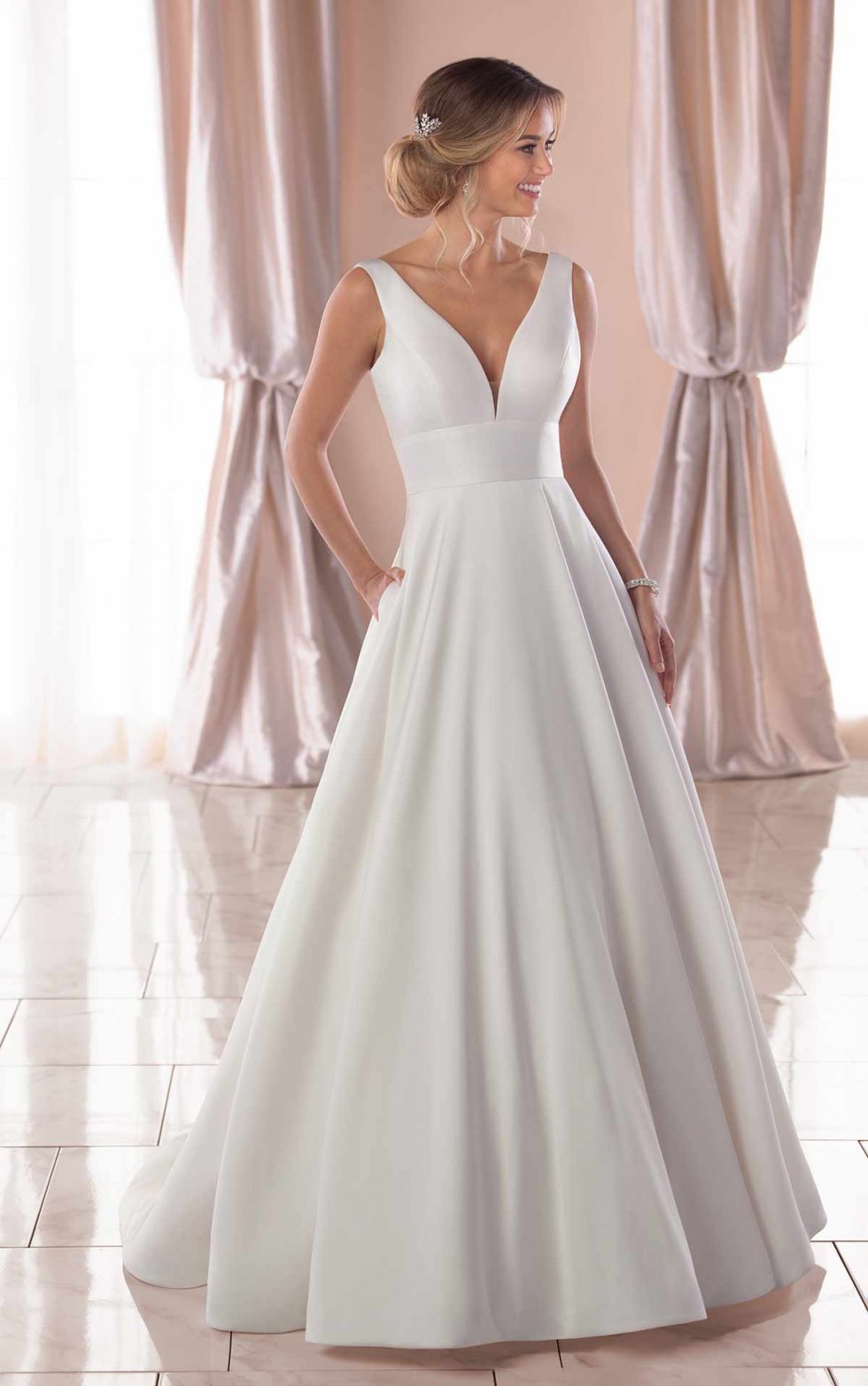 6758 - Royal-Inspired Simple Wedding Dress